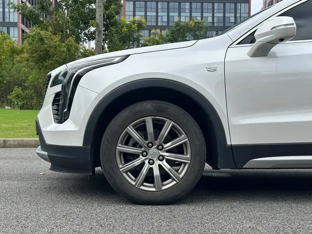 Cadillac XT4 — фото 8
