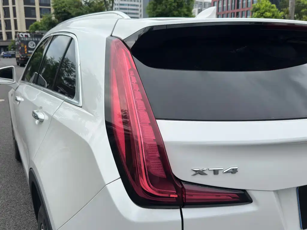 Cadillac XT4 — фото 9
