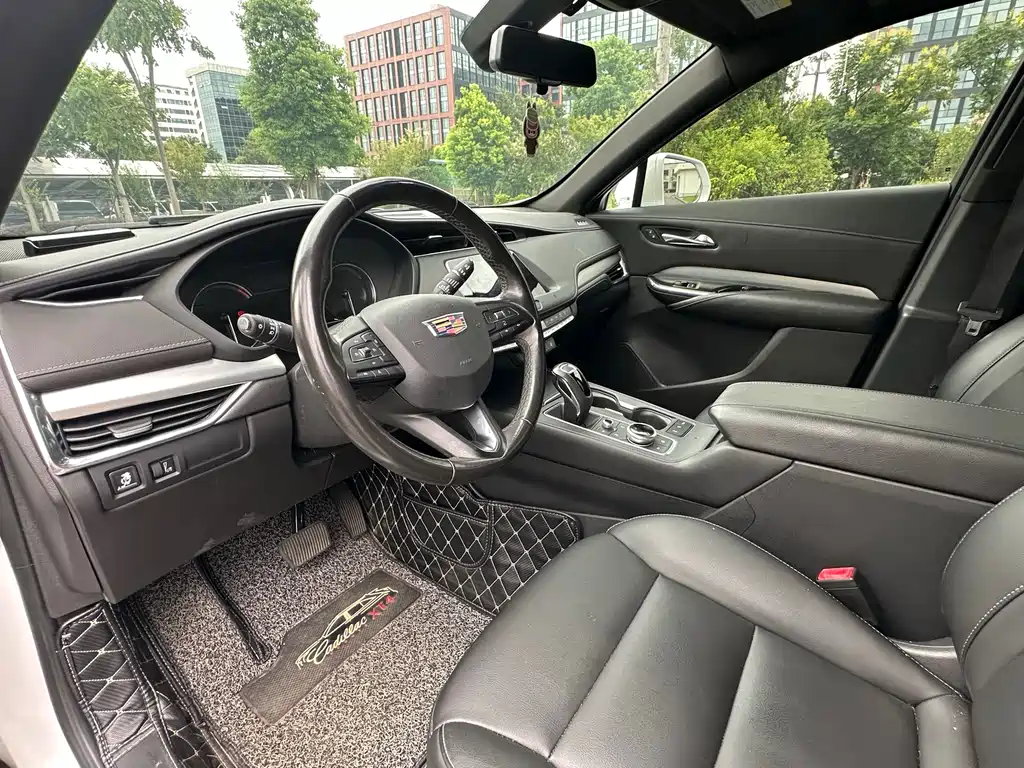 Cadillac XT4 — фото 10