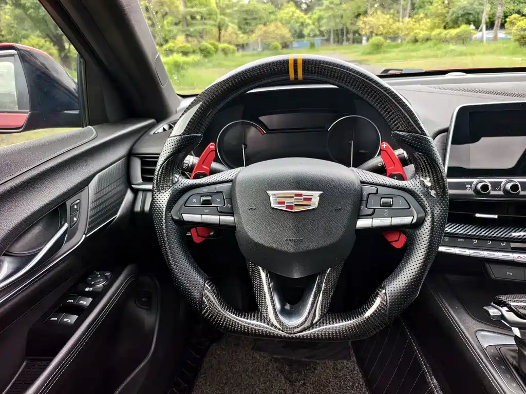 Cadillac CT4 — фото 7