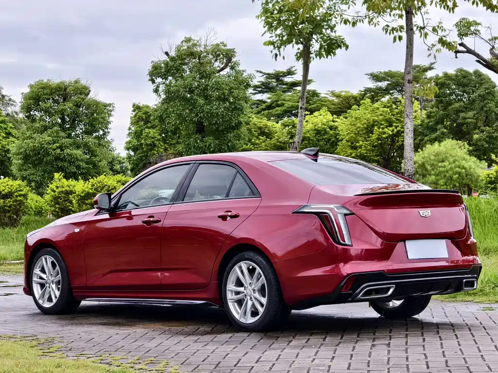 Cadillac CT4 — фото 10