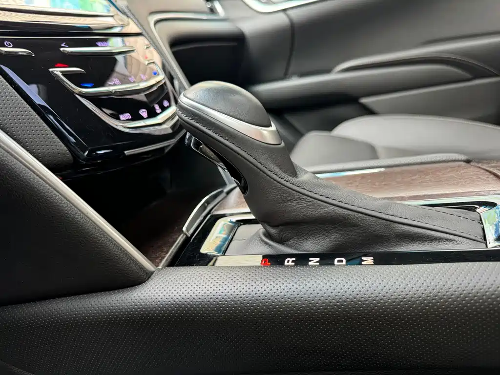 Cadillac XTS — фото 17