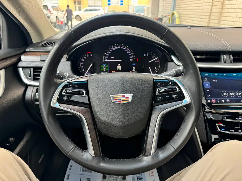 Cadillac XTS — фото 20