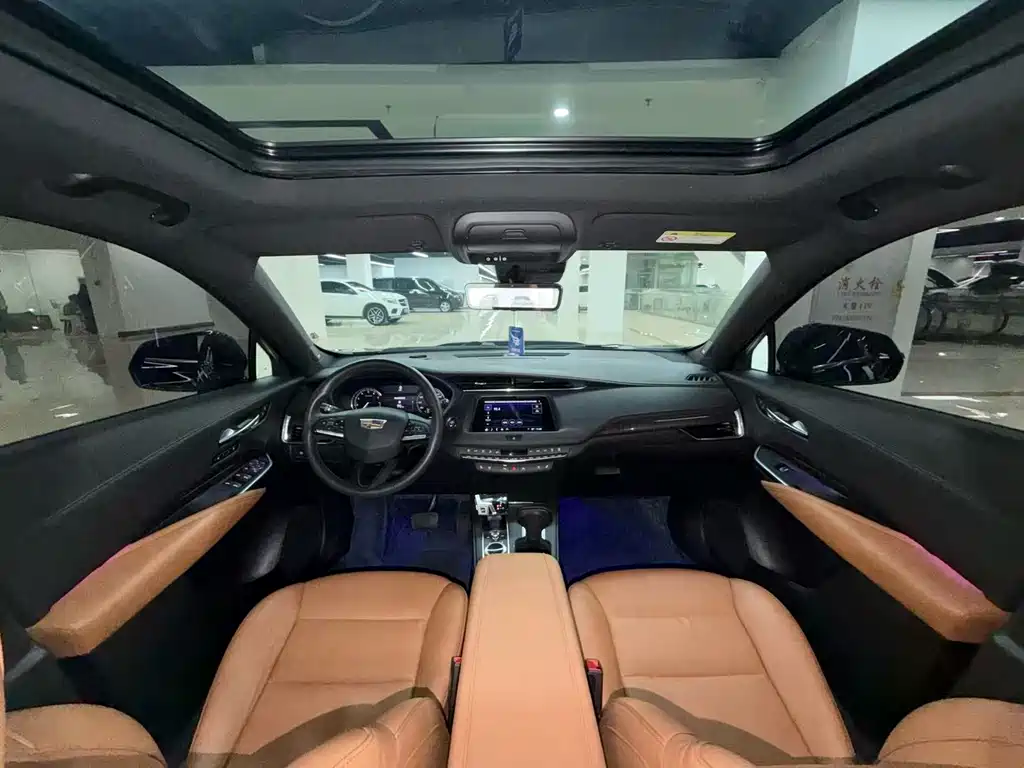 Cadillac XT4 — фото 6