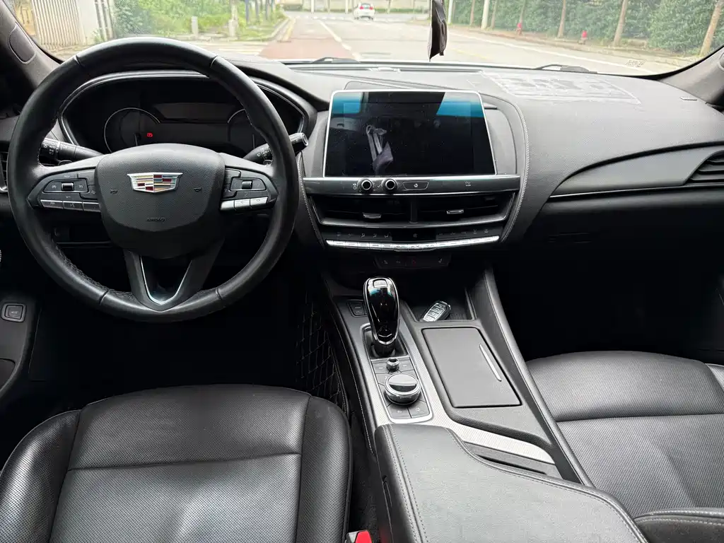 Cadillac CT5 — фото 7