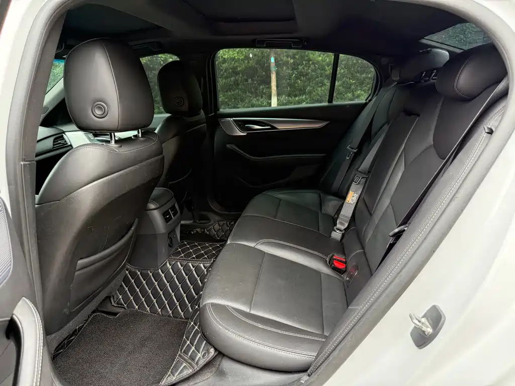 Cadillac CT5 — фото 9