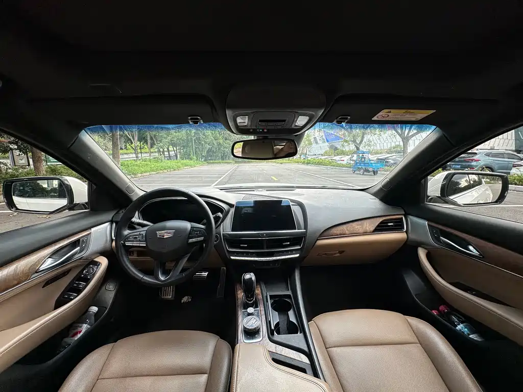 Cadillac CT5 — фото 11