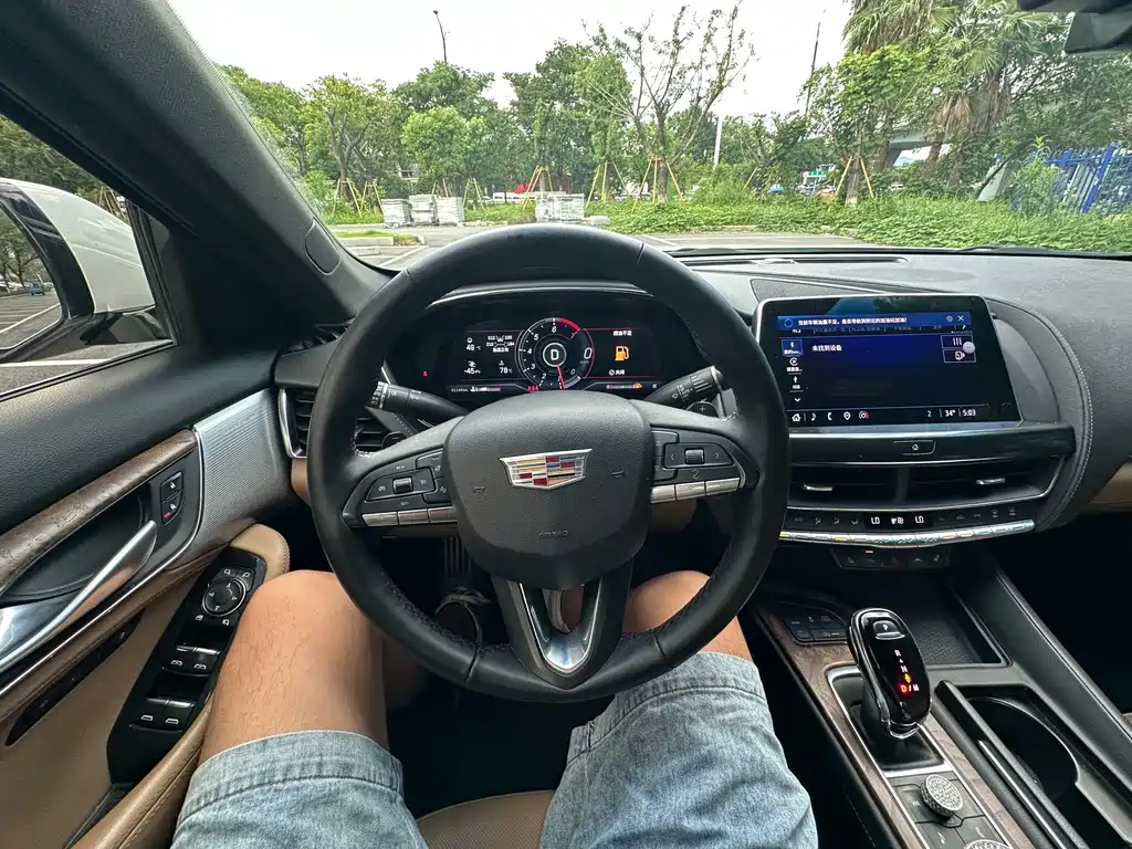 Cadillac CT5 — фото 14