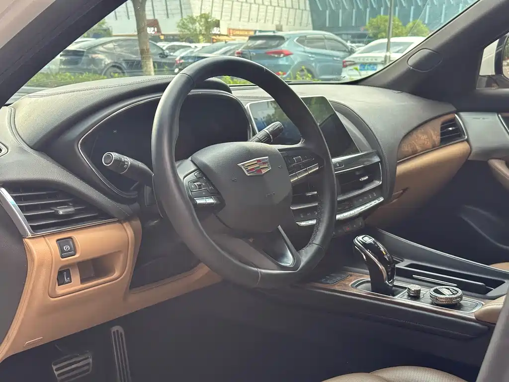 Cadillac CT5 — фото 9