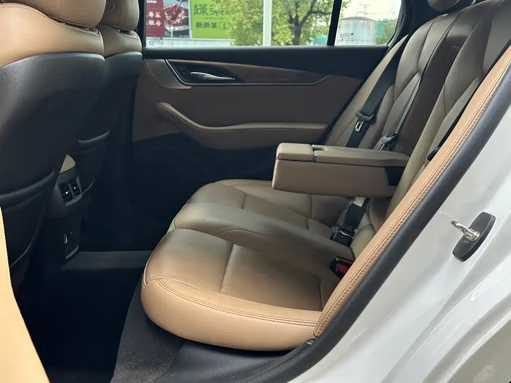 Cadillac CT5 — фото 10