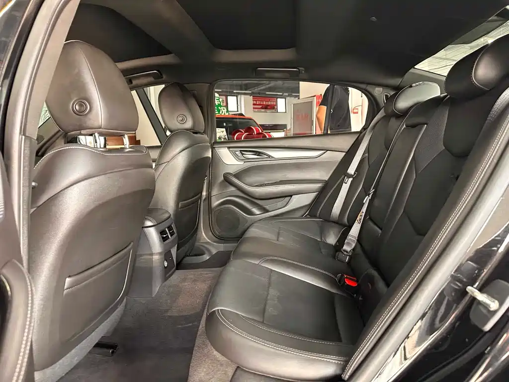 Cadillac CT5 — фото 7