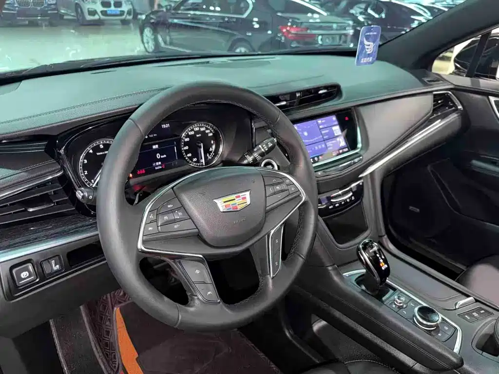 Cadillac XT5 — фото 7