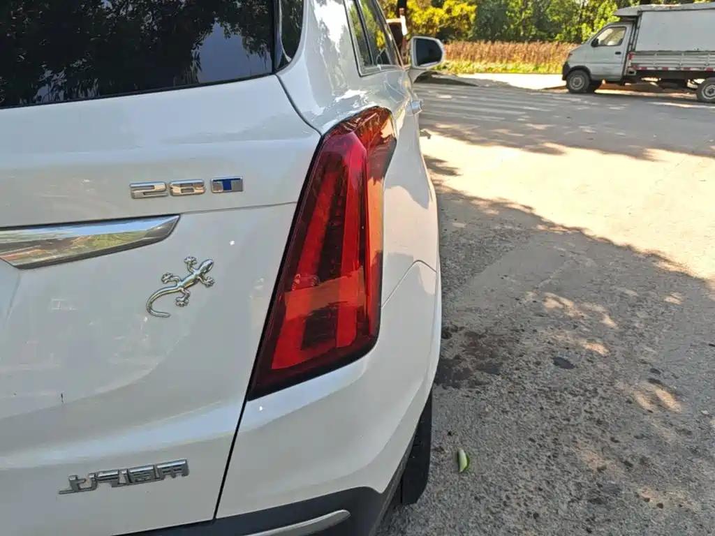 Cadillac XT5 — фото 25