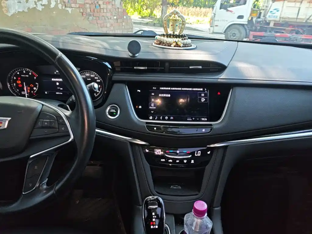 Cadillac XT5 — фото 10