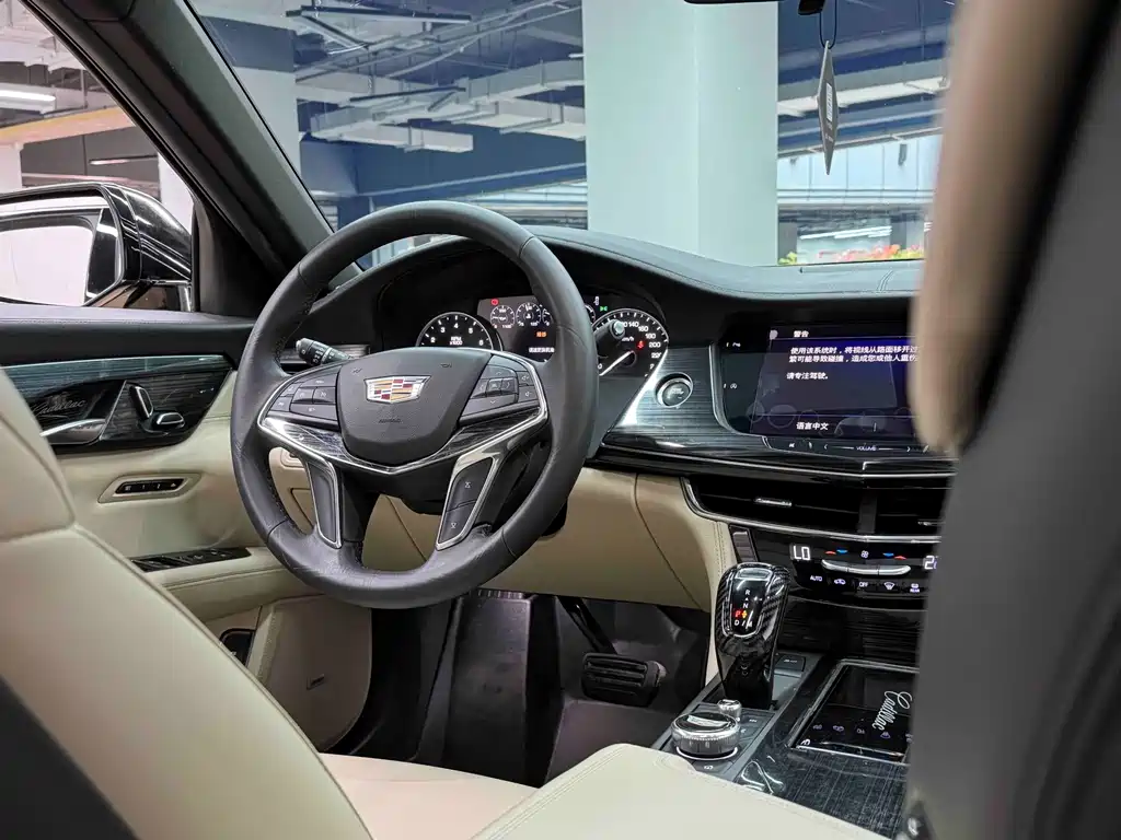 Cadillac CT6 — фото 19