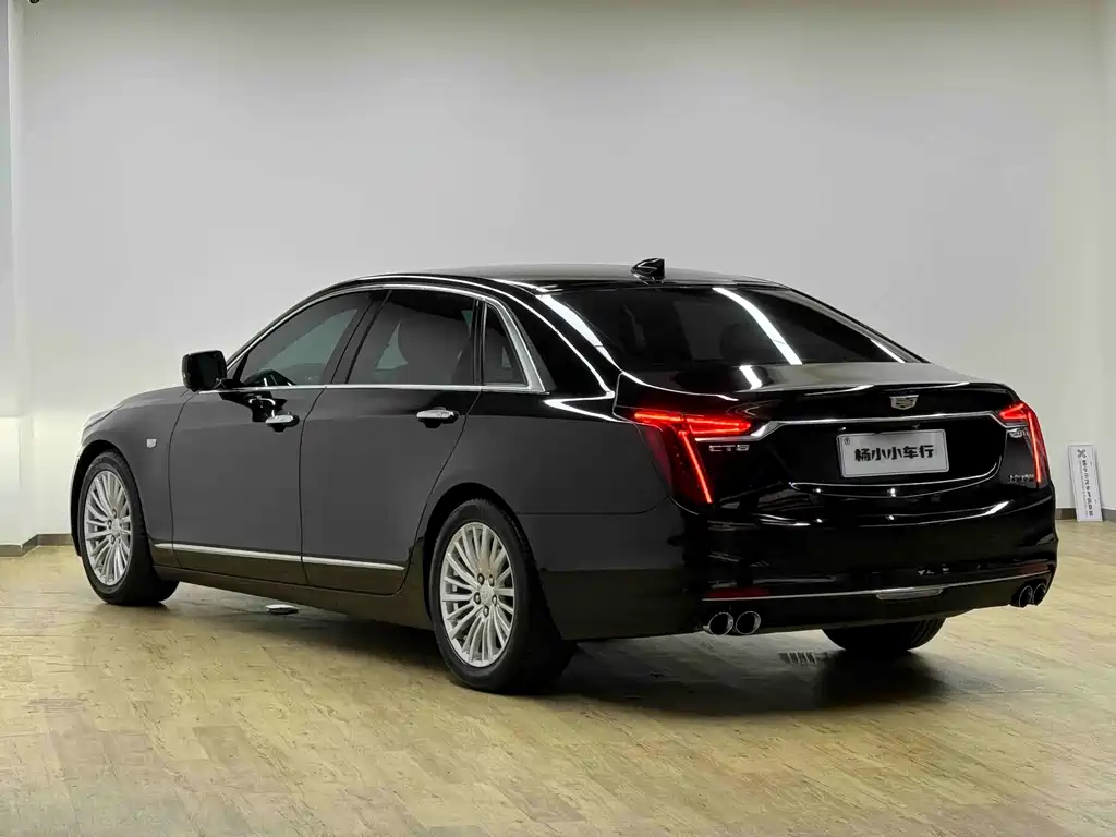 Cadillac CT6 — фото 25