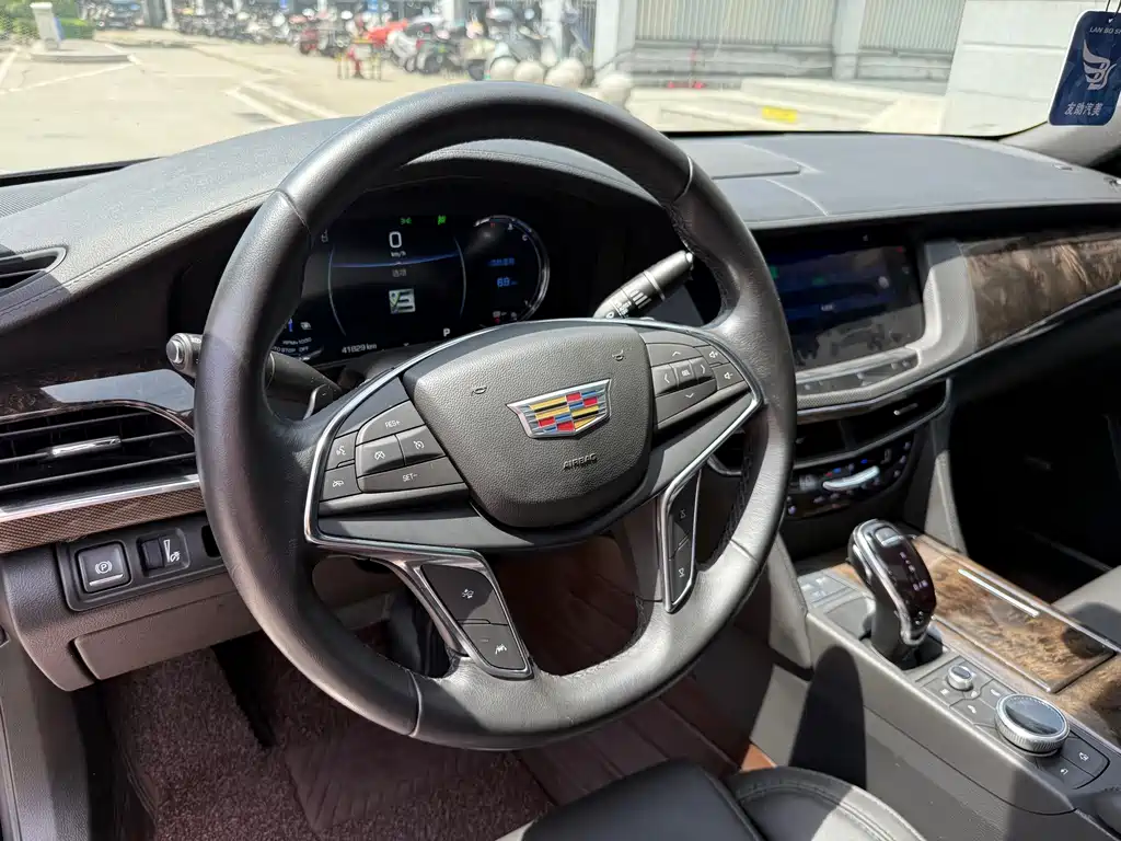 Cadillac CT6 — фото 6