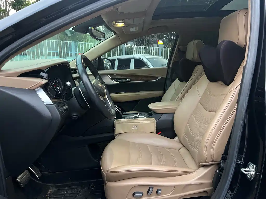 Cadillac XT5 — фото 13