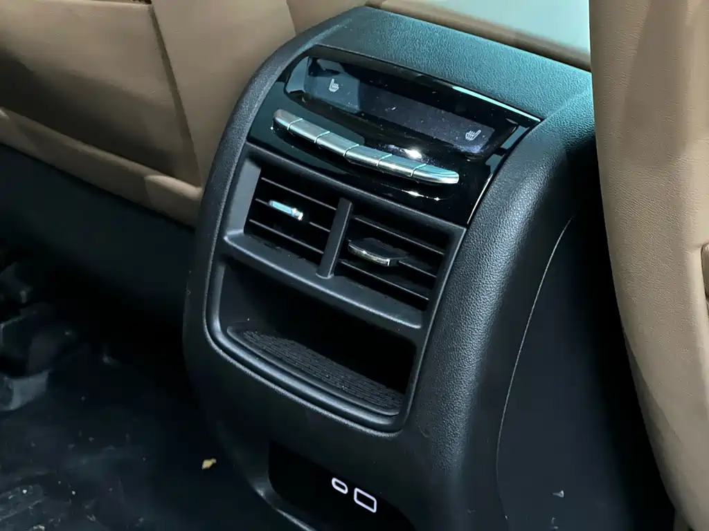 Cadillac XT5 — фото 18