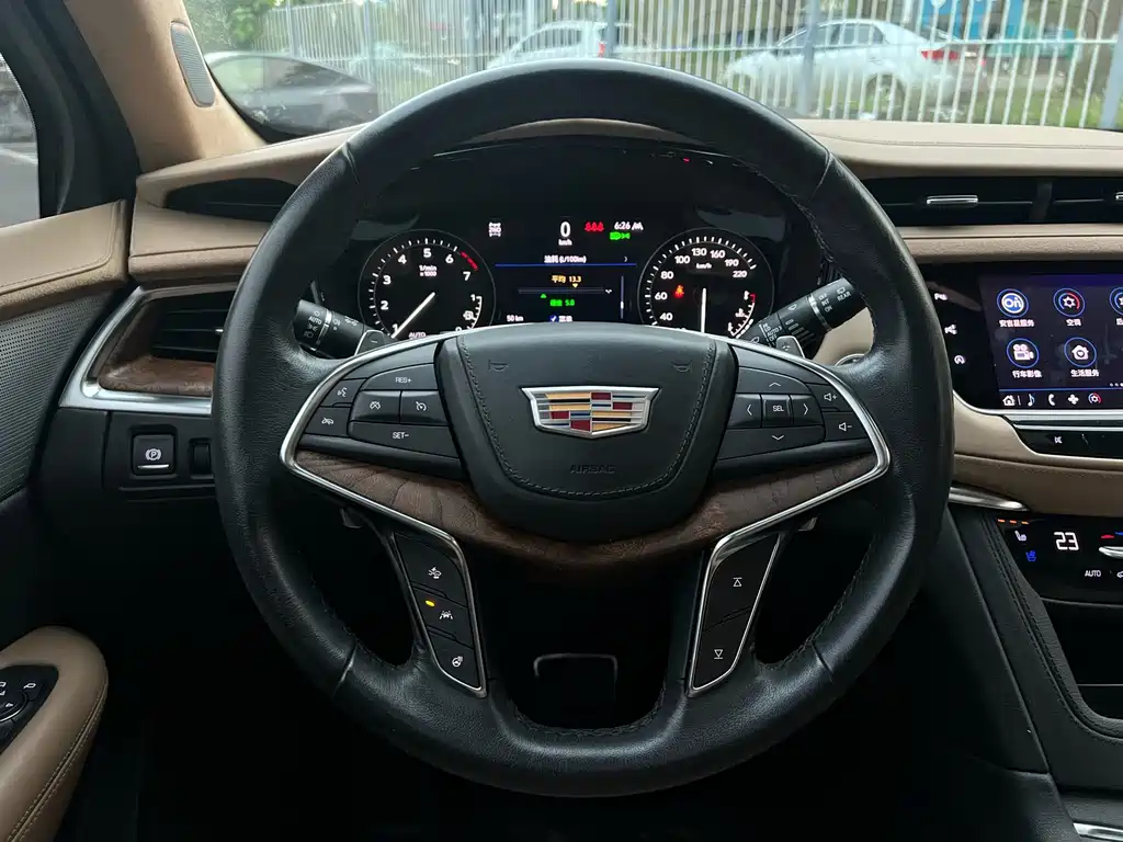 Cadillac XT5 — фото 10