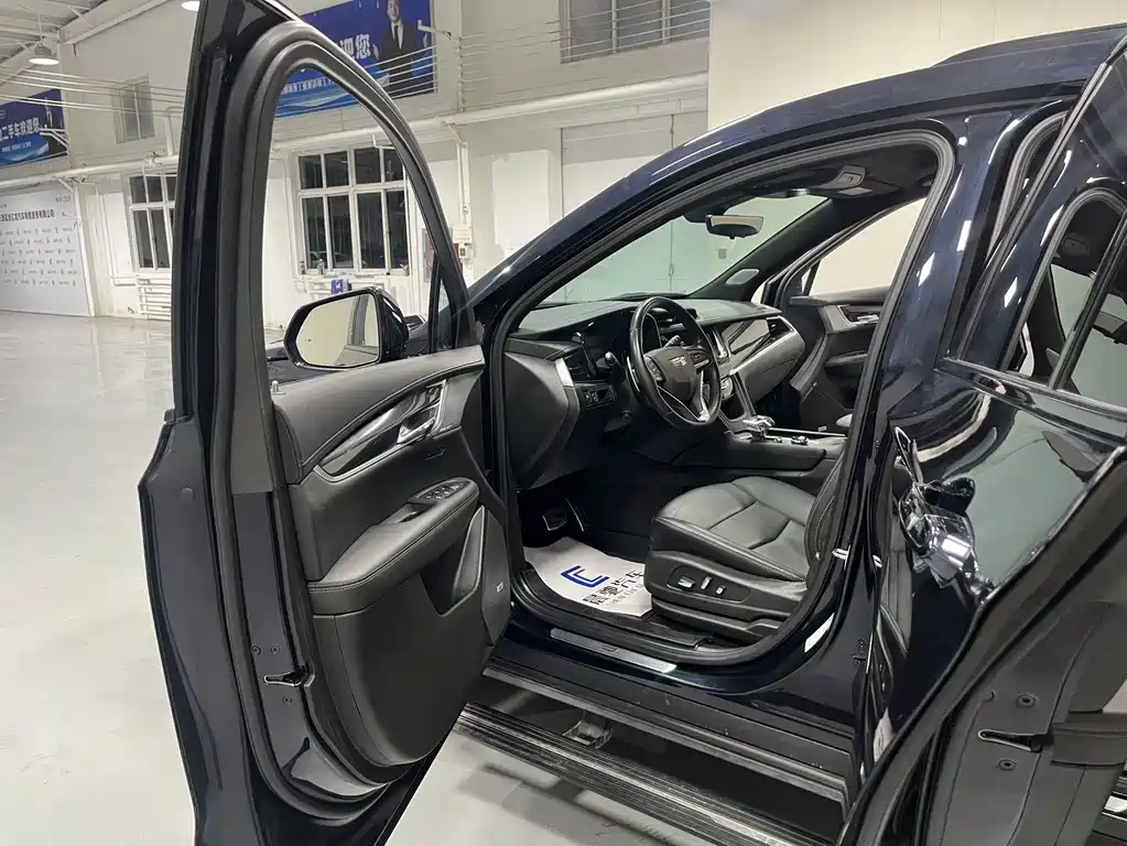 Cadillac XT6 — фото 11