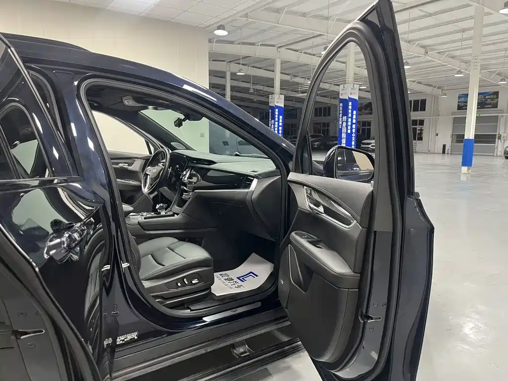 Cadillac XT6 — фото 13