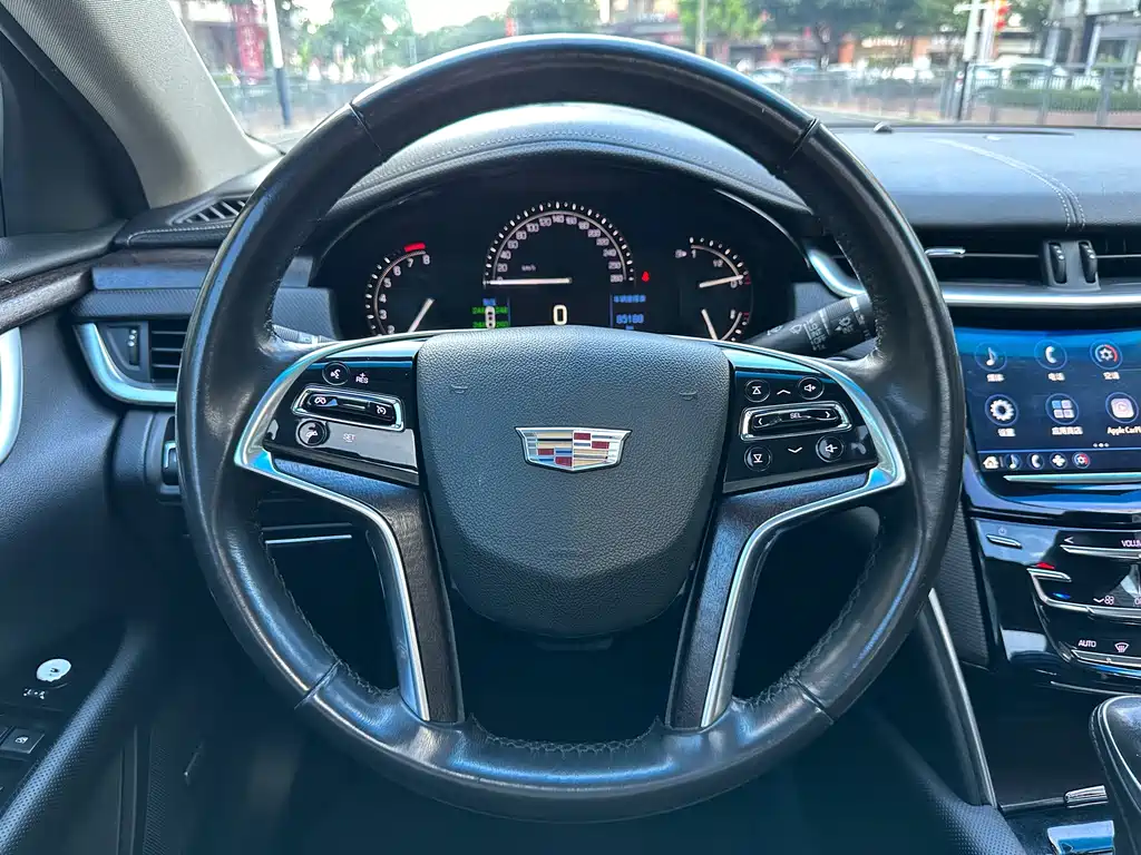 Cadillac XTS — фото 17