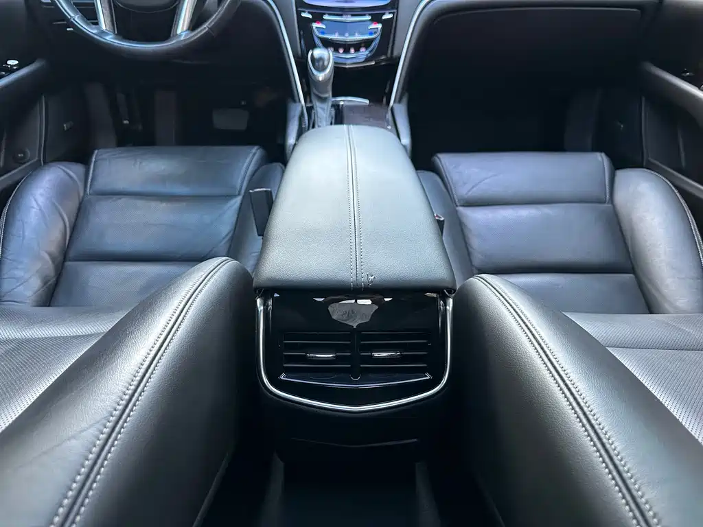 Cadillac XTS — фото 23