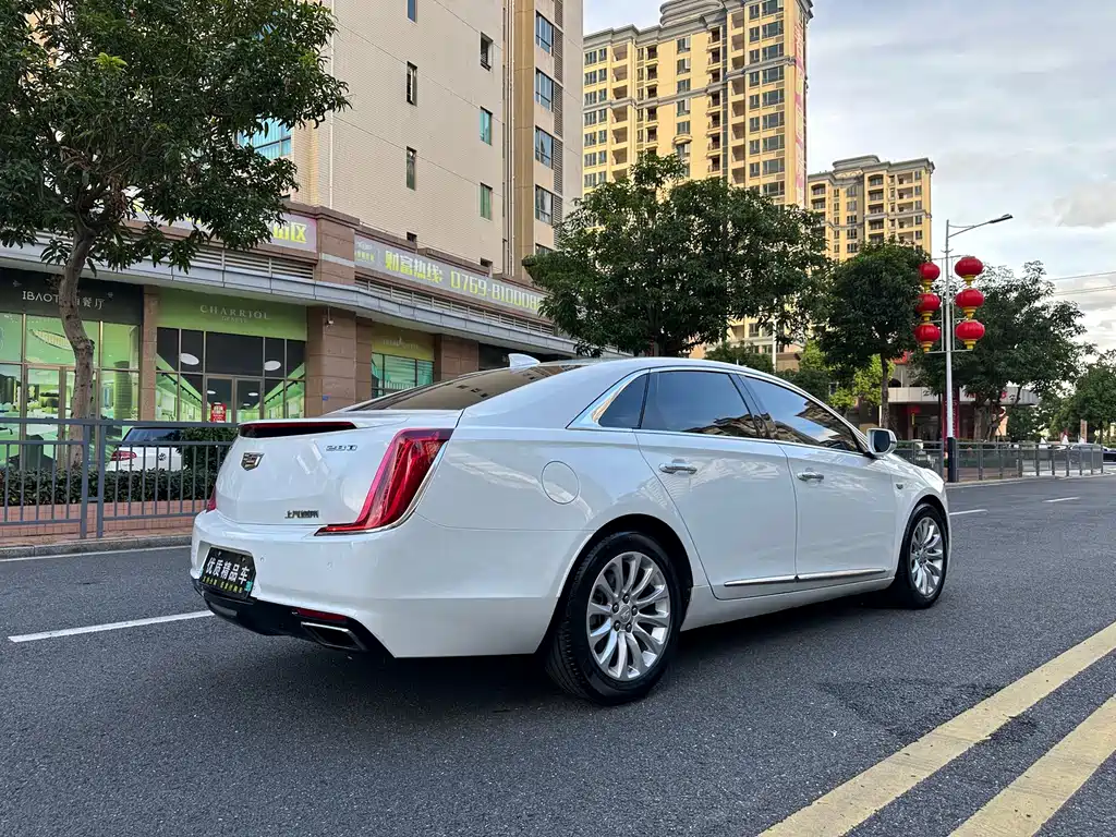 Cadillac XTS — фото 8