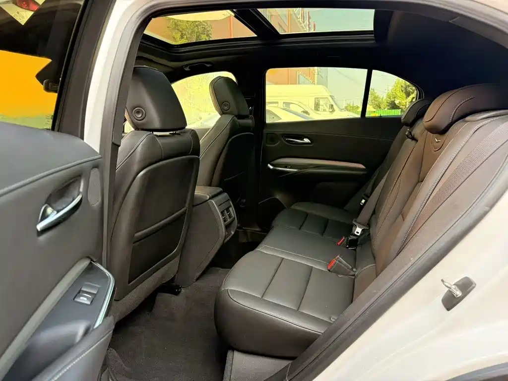Cadillac XT4 — фото 11