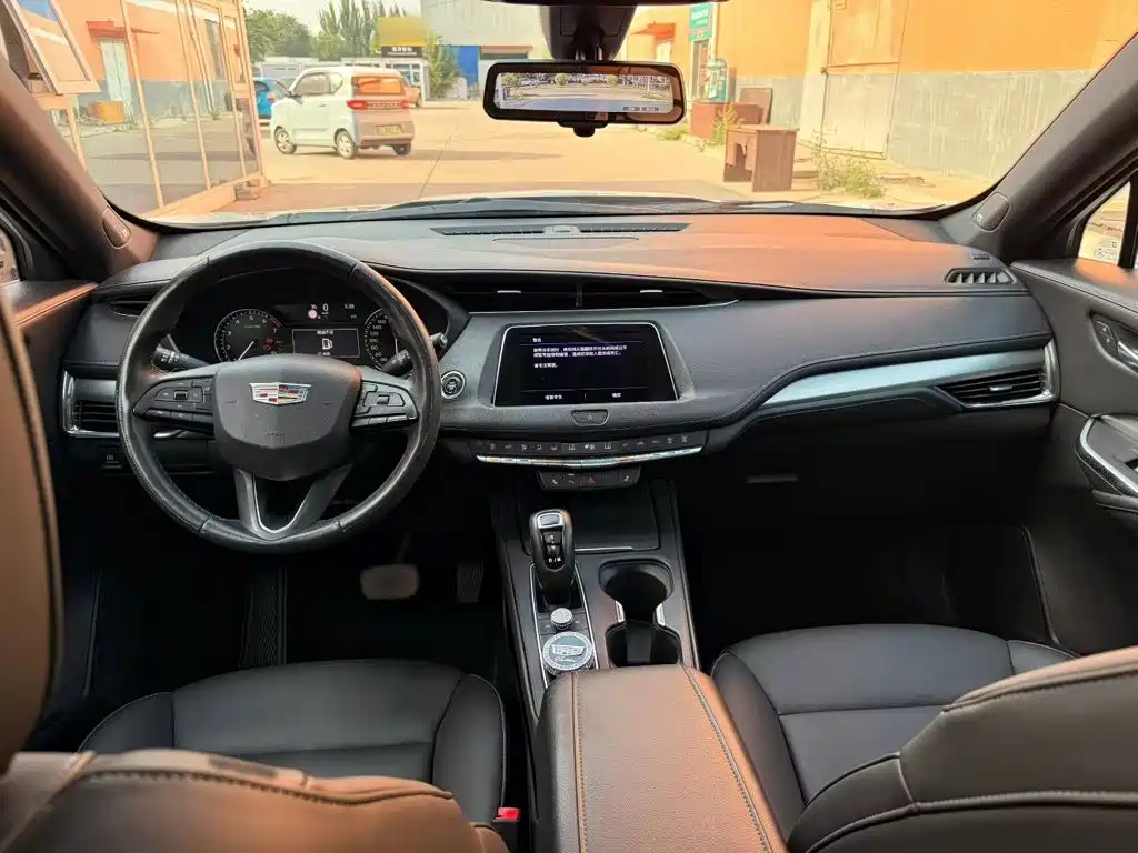 Cadillac XT4 — фото 8