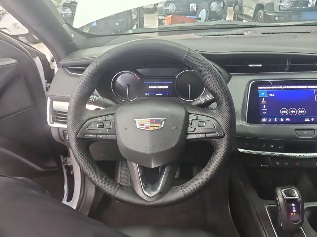 Cadillac XT4 — фото 9