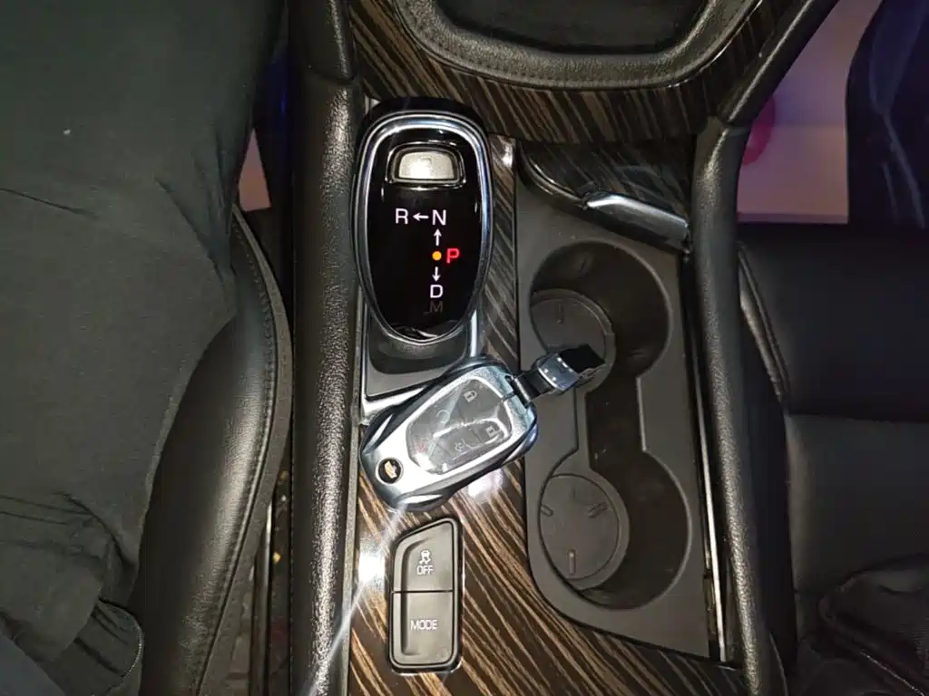 Cadillac XT5 — фото 14