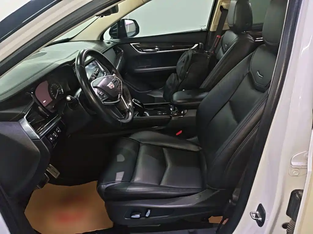 Cadillac XT5 — фото 15