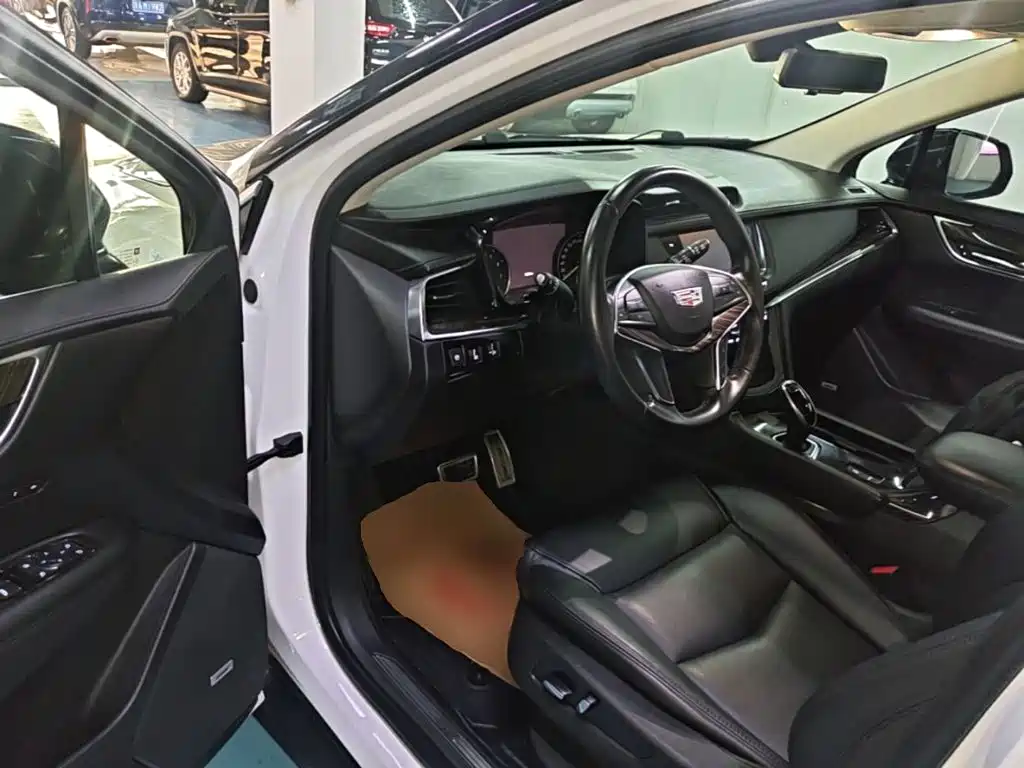 Cadillac XT5 — фото 16