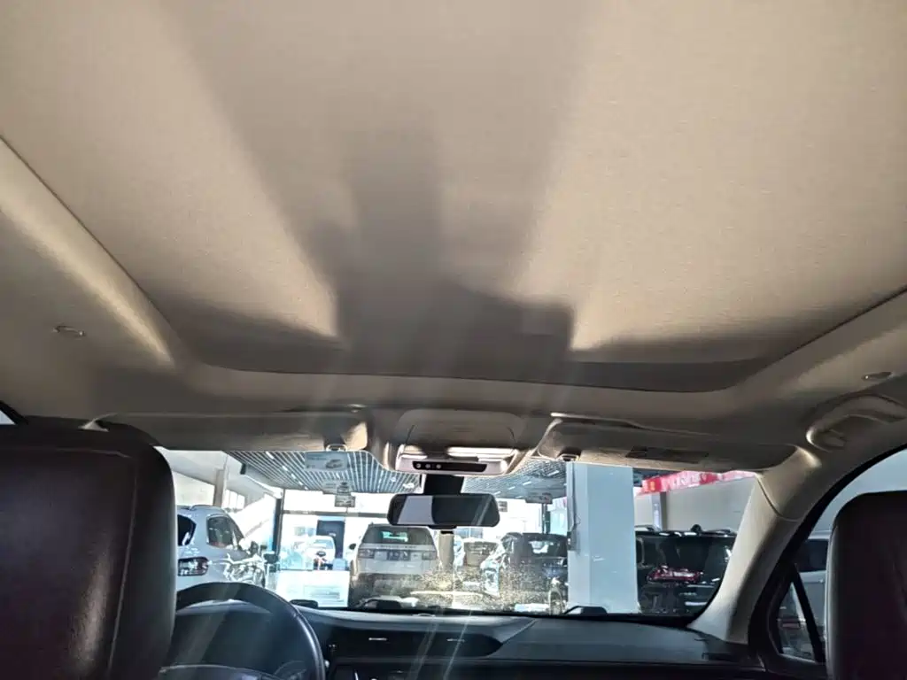 Cadillac XT5 — фото 18