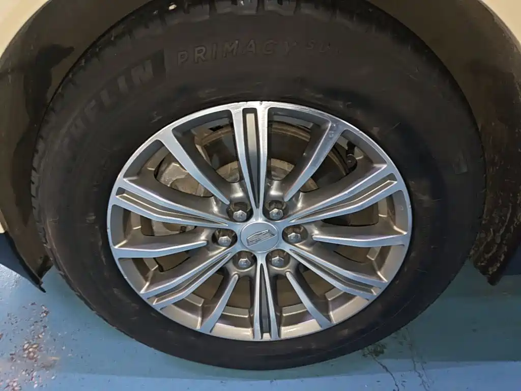 Cadillac XT5 — фото 23