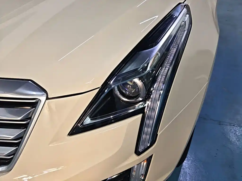 Cadillac XT5 — фото 24