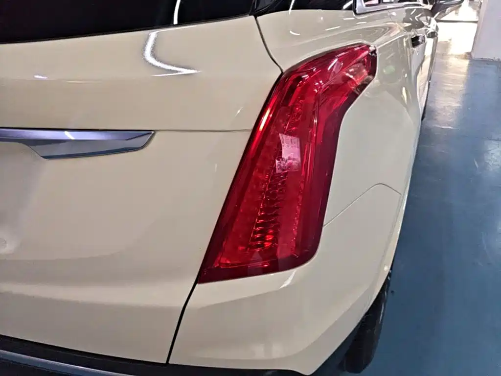 Cadillac XT5 — фото 8