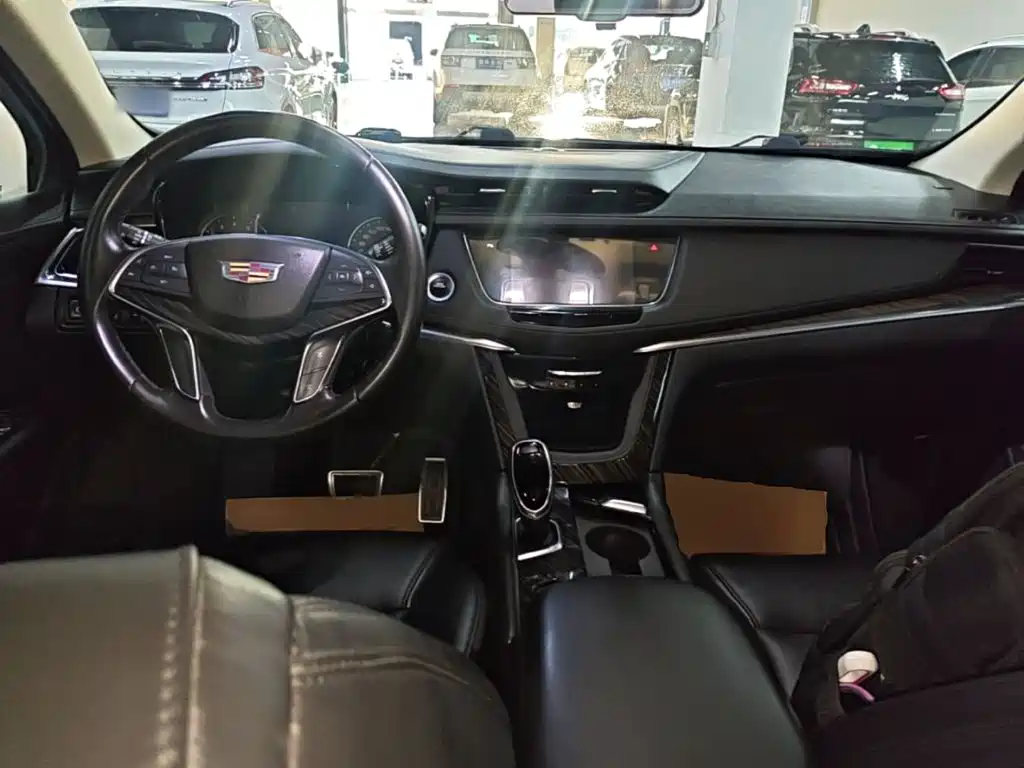 Cadillac XT5 — фото 10