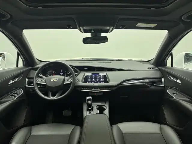 Cadillac XT4 — фото 6