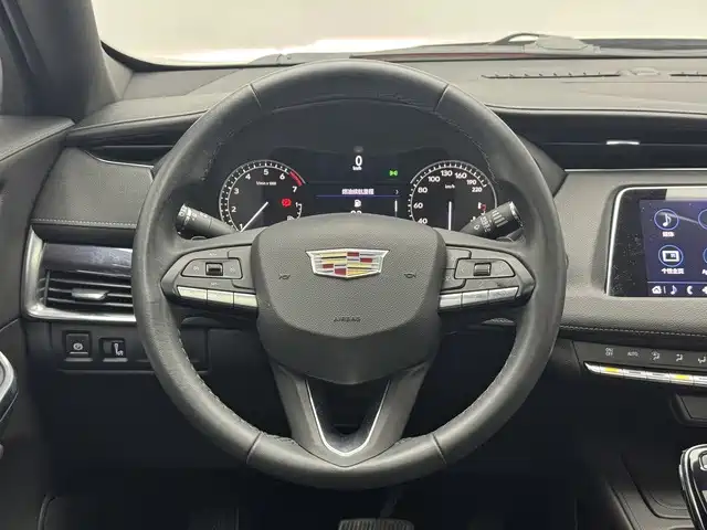 Cadillac XT4 — фото 8