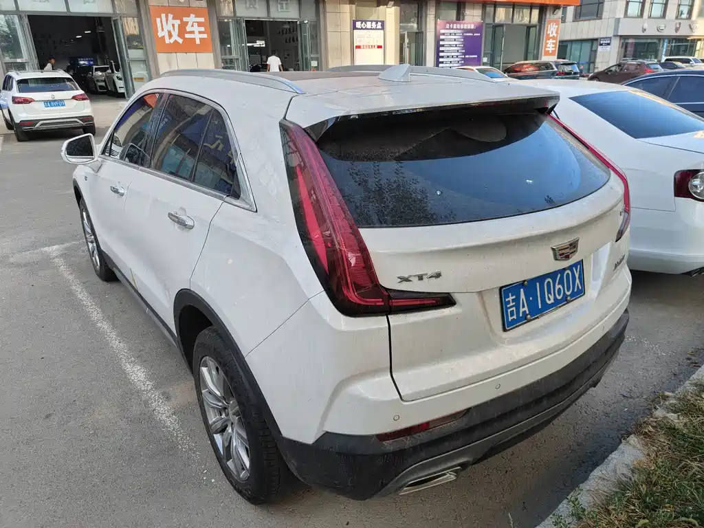 Cadillac XT4 — фото 8