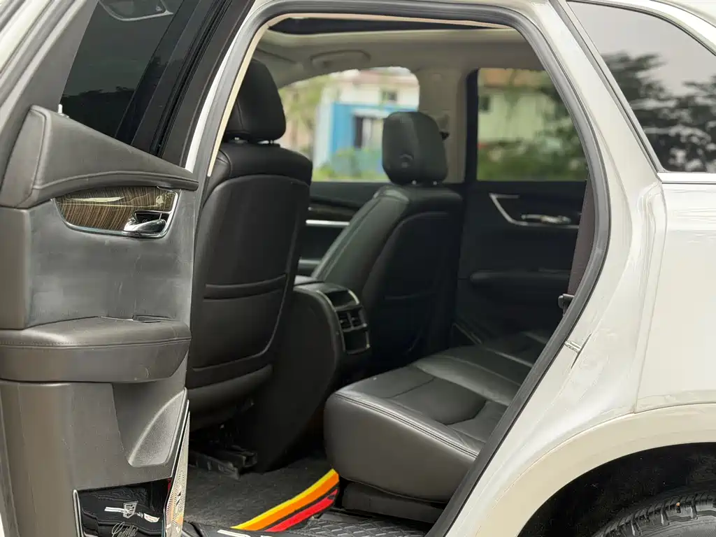 Cadillac XT5 — фото 11