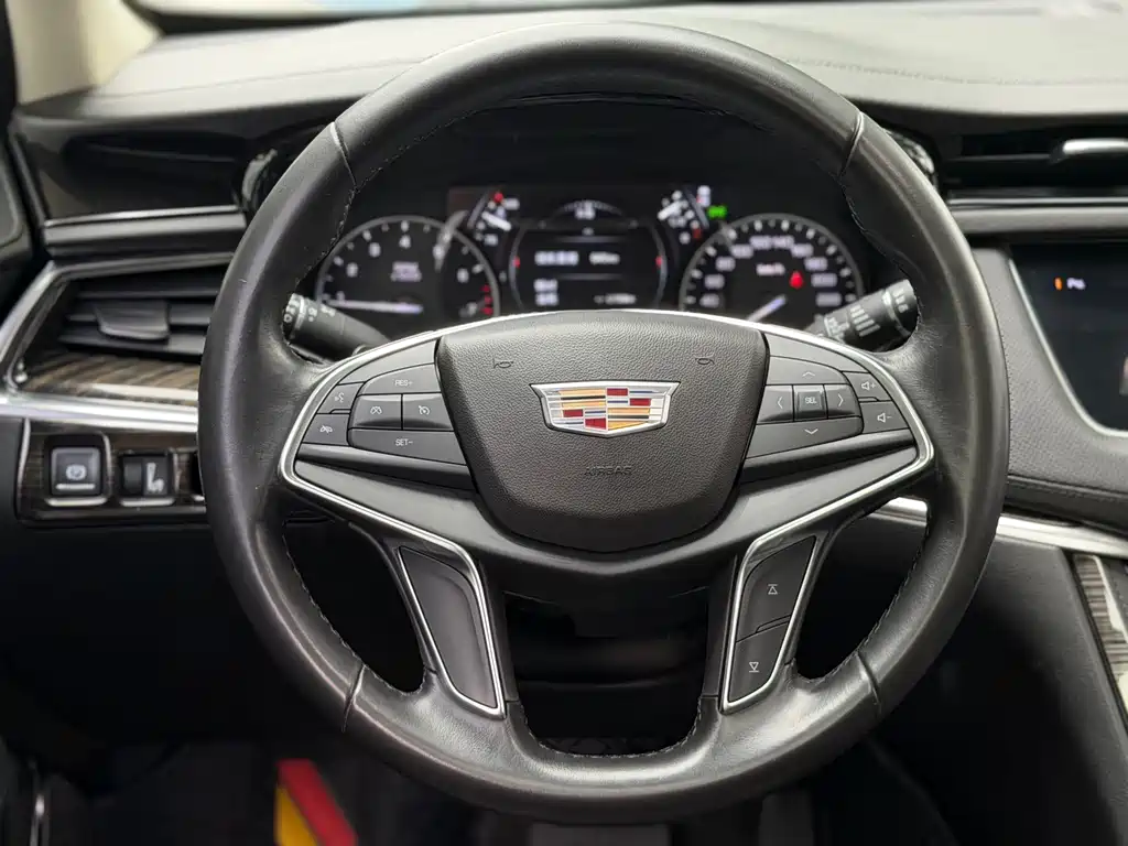 Cadillac XT5 — фото 13