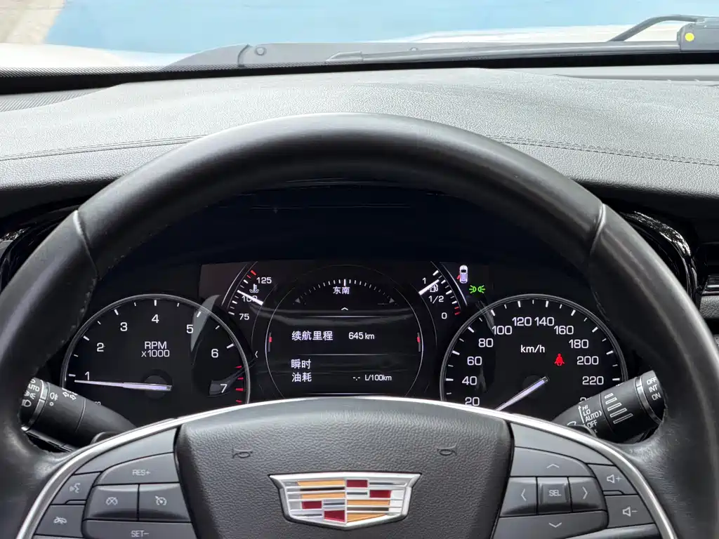 Cadillac XT5 — фото 17