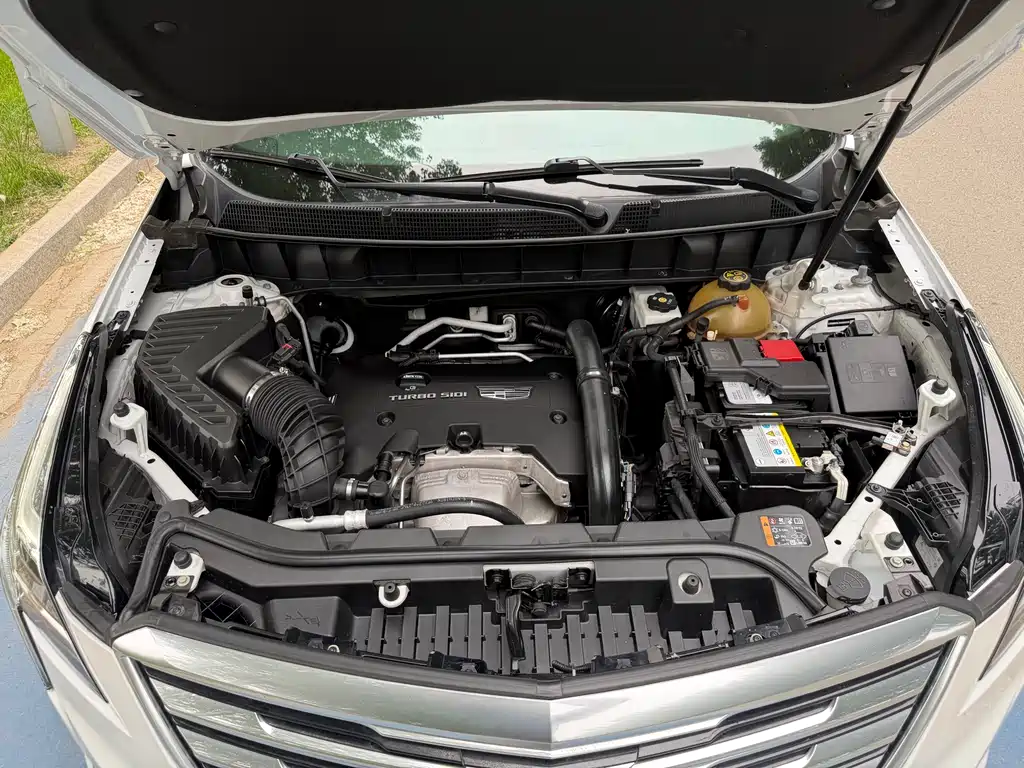 Cadillac XT5 — фото 18