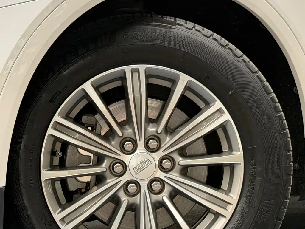 Cadillac XT5 — фото 8