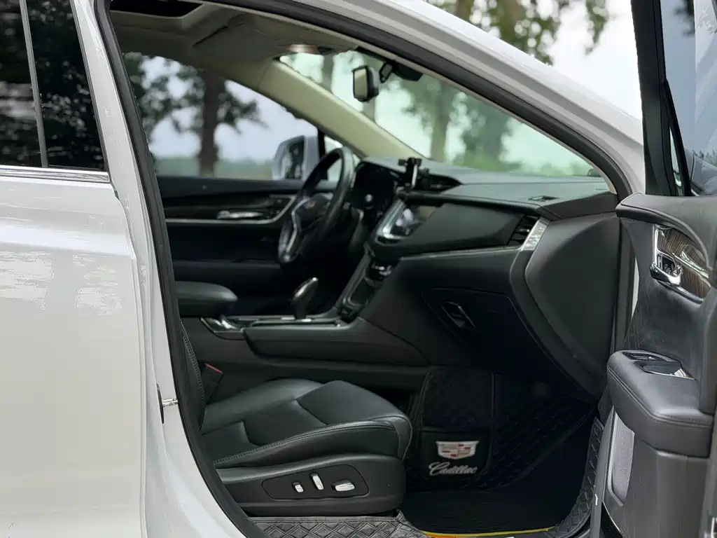 Cadillac XT5 — фото 10