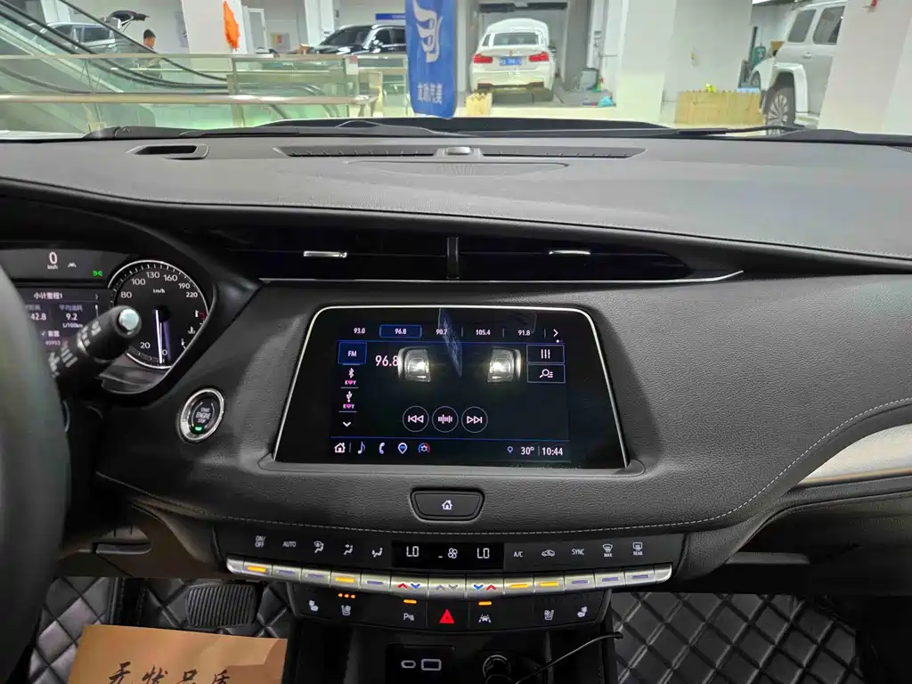 Cadillac XT4 — фото 9